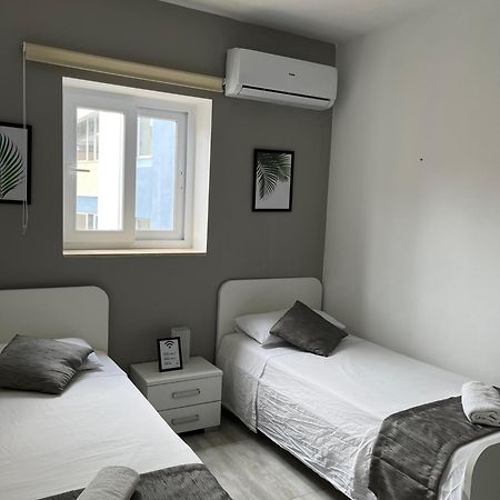 F3 Room 3, Private Room Two Single Beds Shared Bathroom Msida Exteriör bild