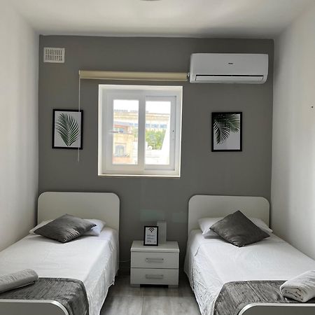F3 Room 3, Private Room Two Single Beds Shared Bathroom Msida Exteriör bild