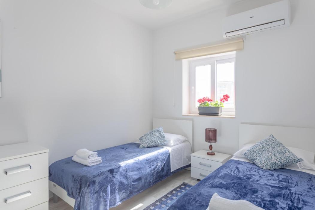 F3 Room 3, Private Room Two Single Beds Shared Bathroom Msida Exteriör bild