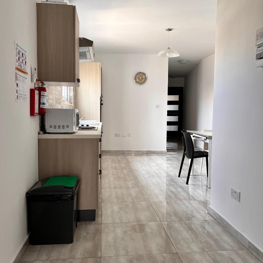 F3 Room 3, Private Room Two Single Beds Shared Bathroom Msida Exteriör bild