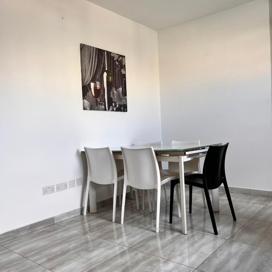 F3 Room 3, Private Room Two Single Beds Shared Bathroom Msida Exteriör bild