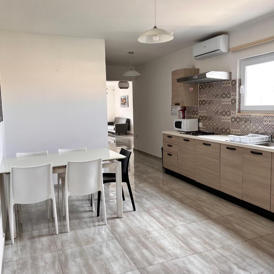F3 Room 3, Private Room Two Single Beds Shared Bathroom Msida Exteriör bild