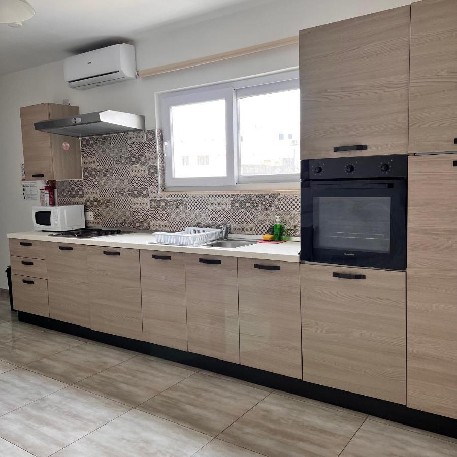 F3 Room 3, Private Room Two Single Beds Shared Bathroom Msida Exteriör bild